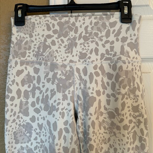 Lululemon Leggings - Grey and White Pattern - Size 8 (No Size Tags but Measures) - Picture 2 of 13